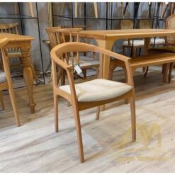 Modern European Style Chair with White Fabric Arms and Seat