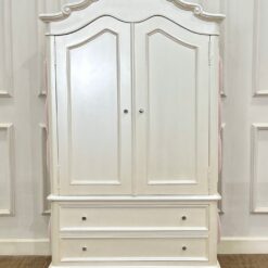 Gigi Oud - Wardrobe