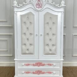 Oud Wardrobe